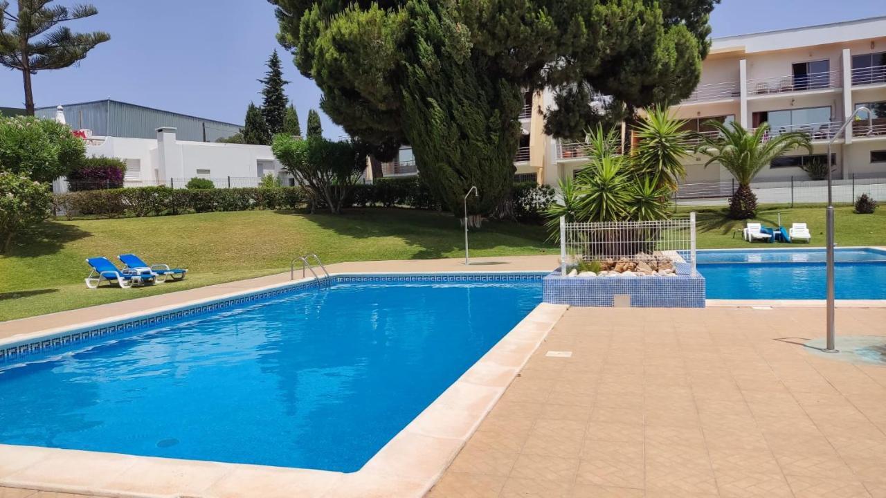شقة 01 Sra Da Rocha Com Piscina E Ac - Casas & Papeis Armação de Pêra المظهر الخارجي الصورة